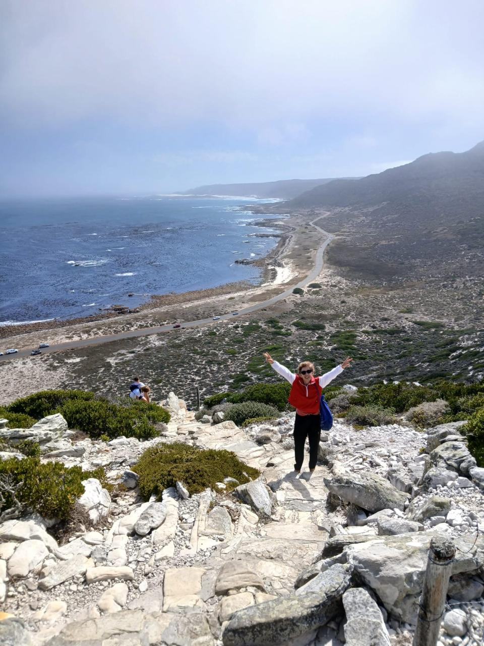 Graça de braços abertos na trilha da costa da Cidade do Cabo
